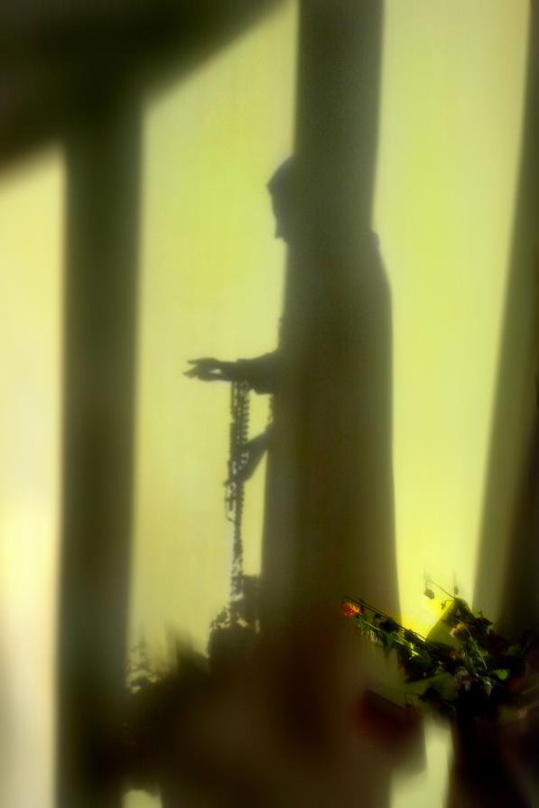 non nasconderti dietro il sole sta calando mostrati tutta.