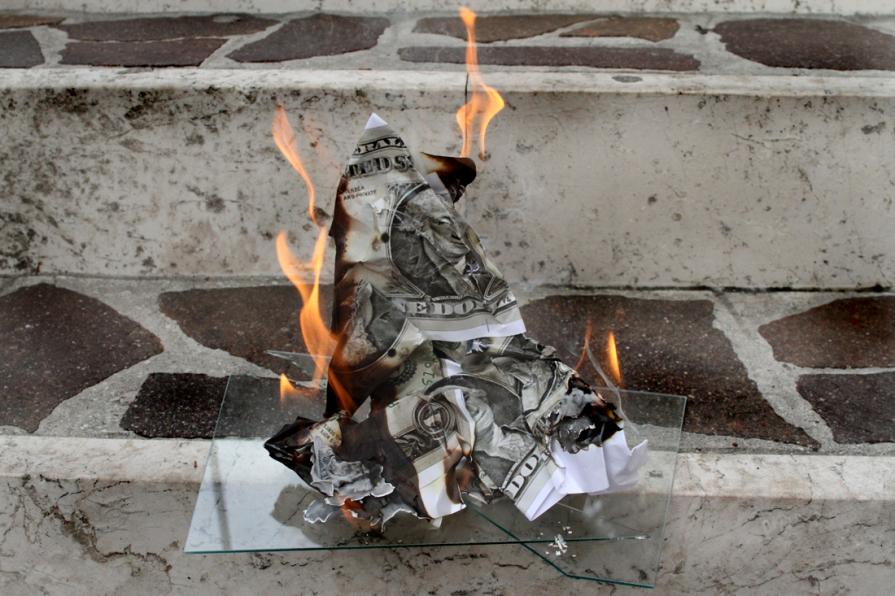 inplodera questa economia.