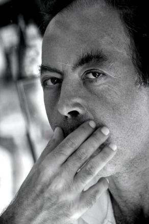 tu tutte le mattine passavi di fronte alle mie vetrine ed io giocavo con te.