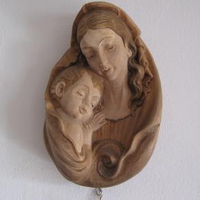 Maternità - ovale in altorilievo