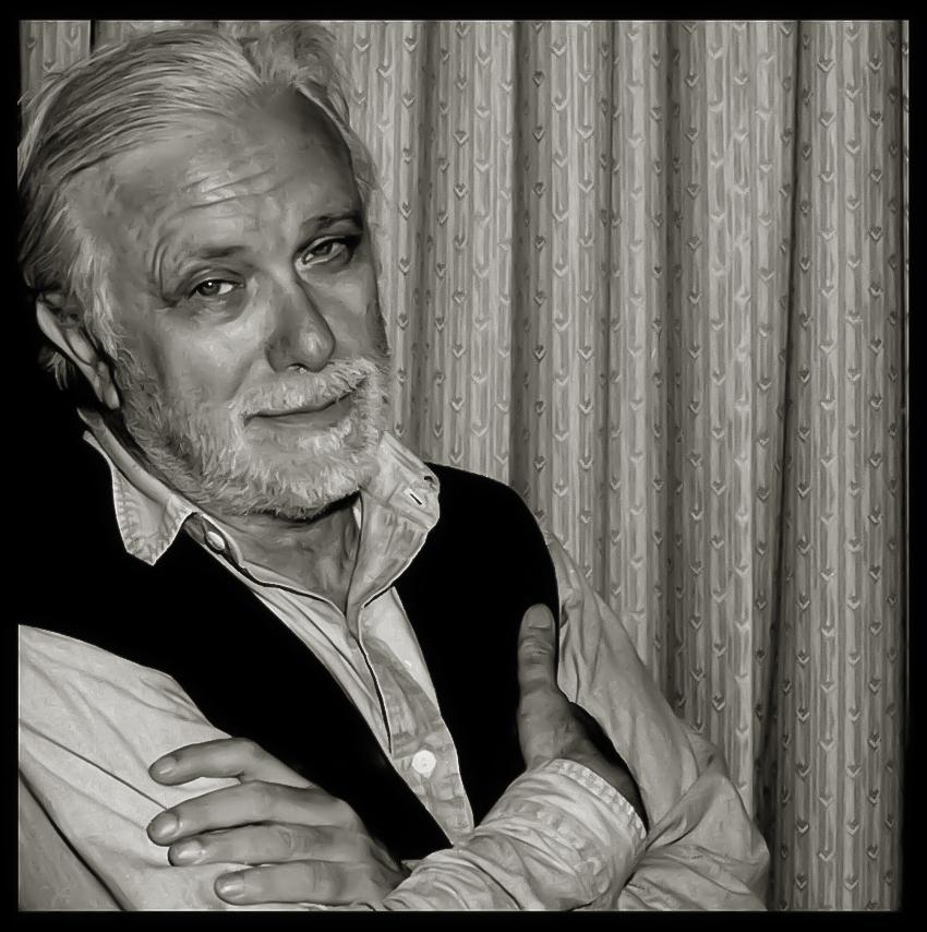 Luciano De Crescenzo / un ritratto fotografico di  Augusto De Luca.(257)