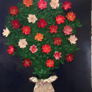 composizioni di fiori realizzati con cucchiaini in plastica