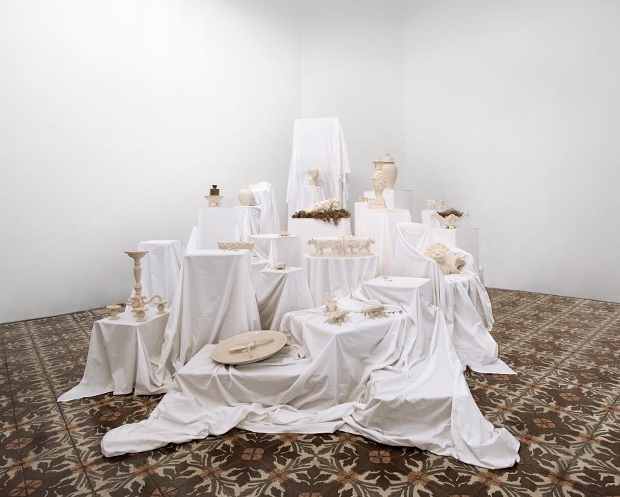 El Reves del Afuera (Inverted Outside)