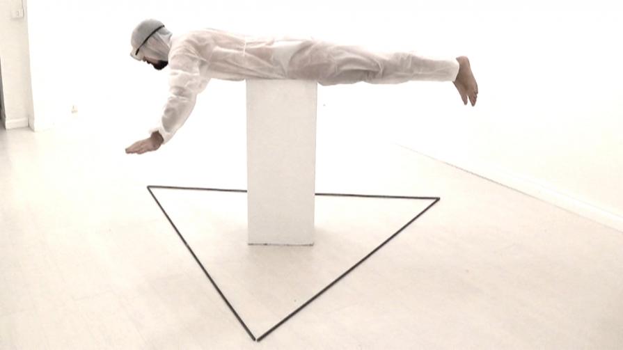 Istantanea dalla video-performance, intitolata 