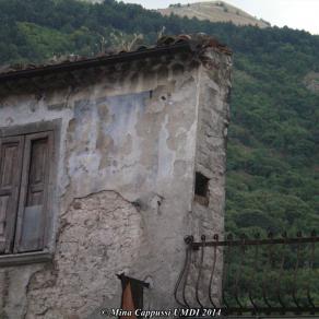 Una casa strettina strettina così