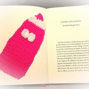 Segnalibro all'uncinetto con il libro della mia amica per sempre Emilia Rebuglio...(◍•ᴗ•◍)❤