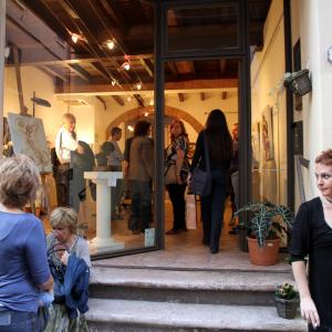 FOTO mostra LA FORMA E LA LUCE NASCOSTA.