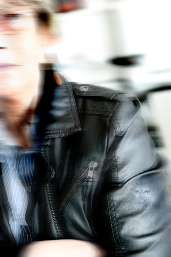 lui è li che ti guarda...caterina ....