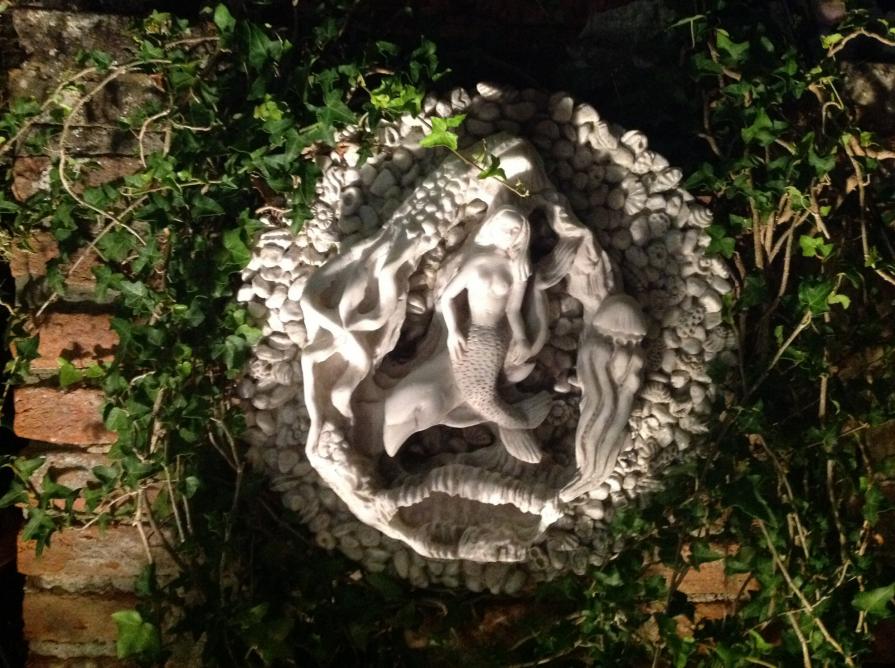 "La regina dei mari"  (riferimento a  figure tradizionali ) / The Queen of the Seas (referring to folk’s legend)