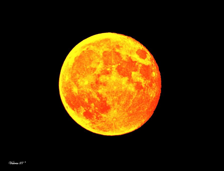 Red moon 