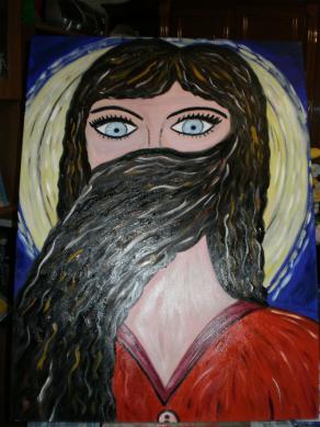 Donna dal volto coperto dai capelli mossi dal vento in notte di luna piena