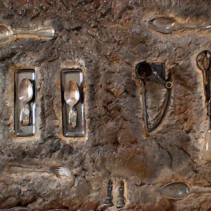 «Manipolazione materica» Scavi nella pietra…ricordi di casa.