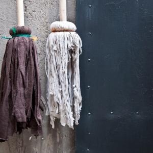 China. Shanghai. Contrasti tra nuovo e antico 1/2