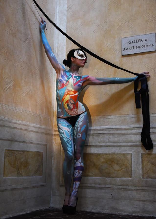 MASSIMO NARDI Primo classificato al Premio Nazionale d’Arte citta di Novara per la PERFORMANCE DI BODY PAINTING mutamenti MASSIMO NARDI Primo classificato al Premio Nazionale d’Arte citta di Novara per la PERFORMANCE DI BODY PAINTING mutamenti