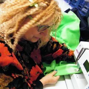 “LA SIRENA. ARTE-LA MIA SECONDA PELLE” PERFORMANCE ROSA DIDONNA PRESSO LA SCUOLA HÖNTTÄMÄEN, OULU, FINLANDIA